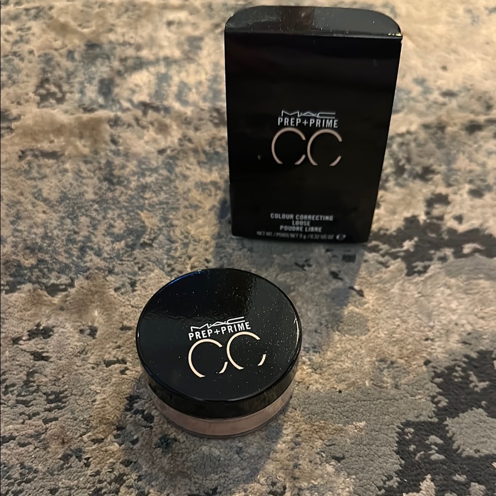 MAC Prep + Prime CC Colour Correcting Loose Powder- Adjust